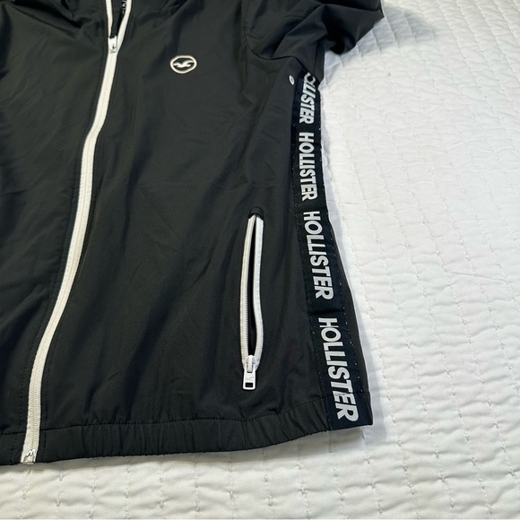 Hollister Zip-Up Windbreaker Black and White Jacket With Pockets - Picture 6 of 15